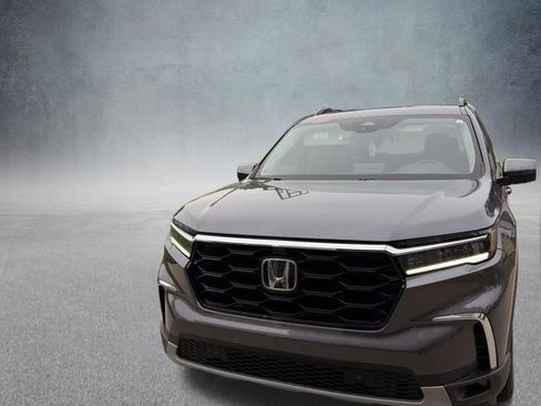 Used 2023 Honda Pilot Elite image 3