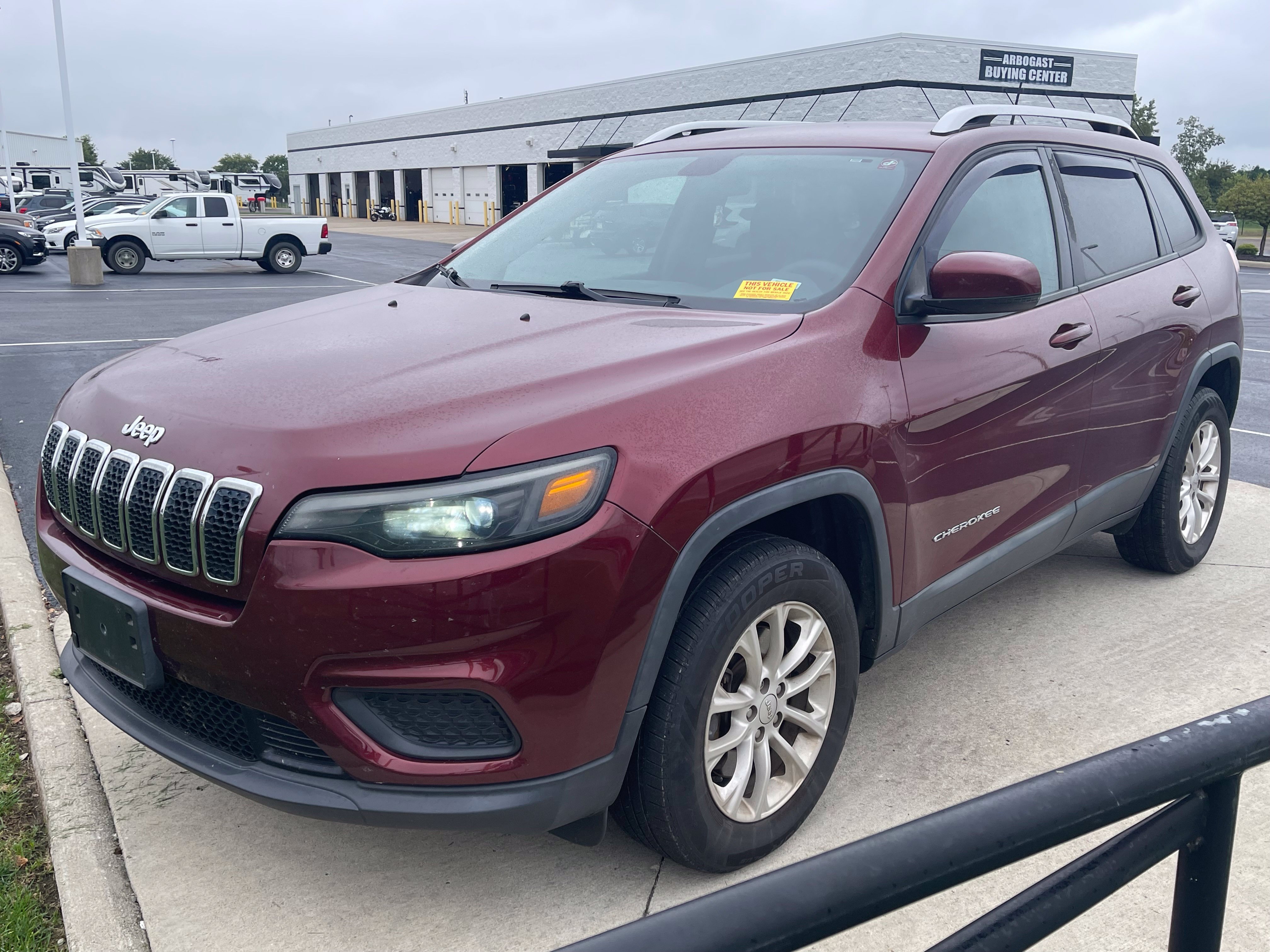 Used 2020 Jeep Cherokee Latitude w/ Cold Weather Group AWD/4WD image 3