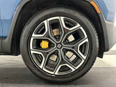 Used 2024 Rivian R1S Adventure image 11