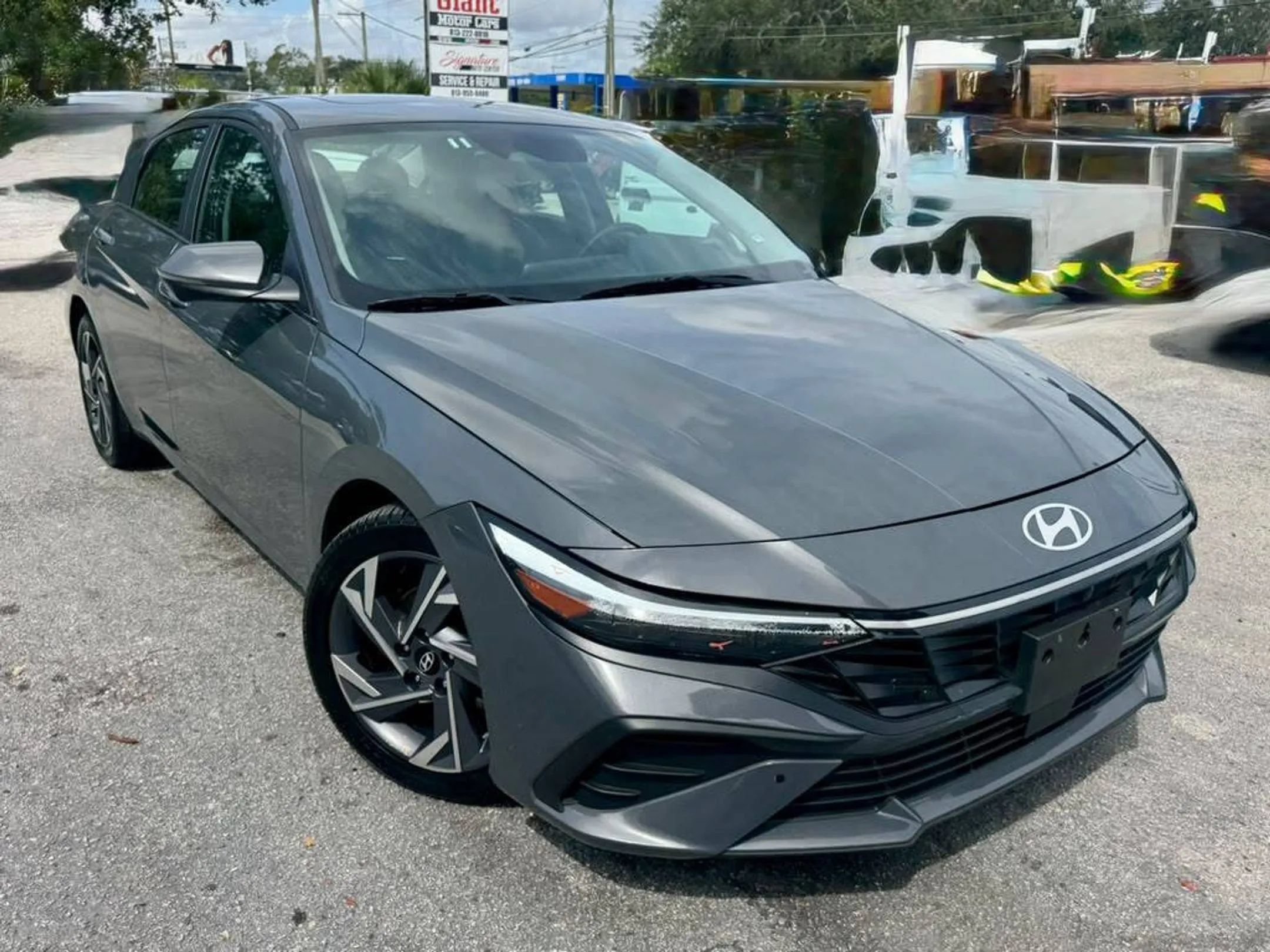 Used 2024 Hyundai Elantra Limited FWD image 2