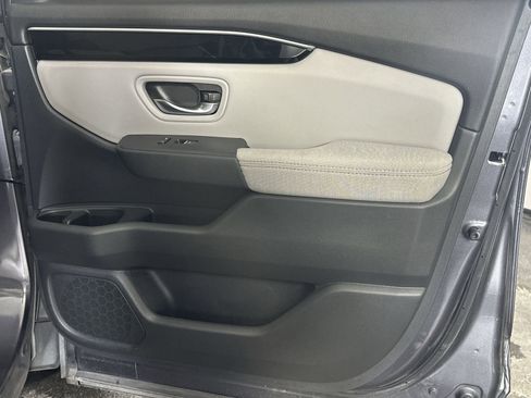 Used 2023 Honda Pilot LX image 30