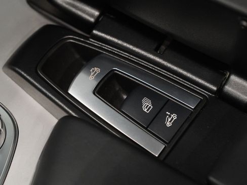 Used 2013 Mercedes-Benz SL 63 AMG image 32