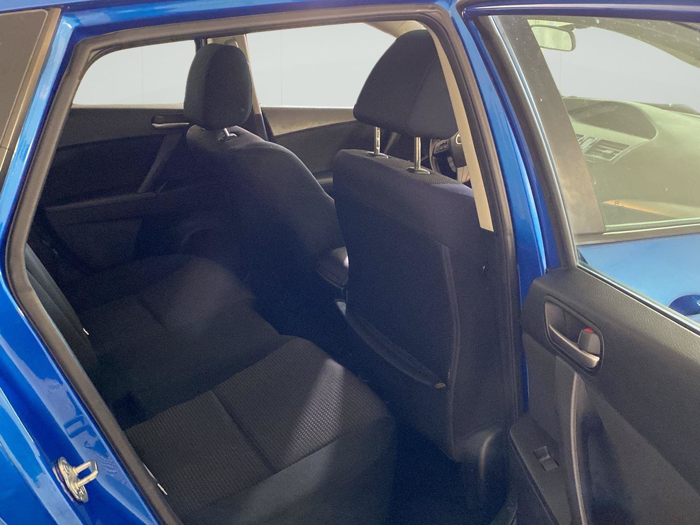 Used 2012 MAZDA MAZDA3 i Touring FWD image 15