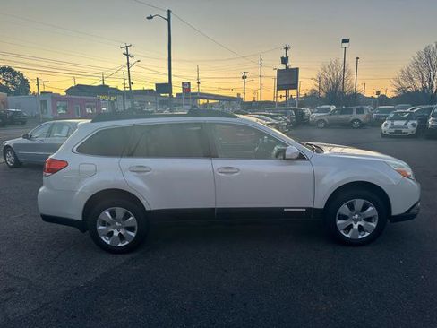 Used 2011 Subaru Outback 2.5i Premium image 4