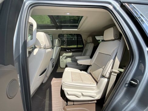 Used 2021 GMC Yukon Denali w/ Denali Premium Package AWD/4WD image 14
