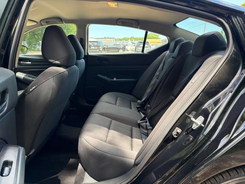 Used 2025 Nissan Altima 2.5 SV FWD image 25