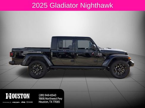 Used 2025 Jeep Gladiator Sport AWD/4WD image 2