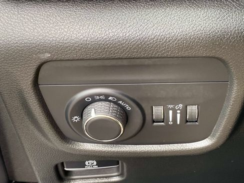 Certified 2025 Jeep Grand Cherokee Laredo X AWD/4WD image 23
