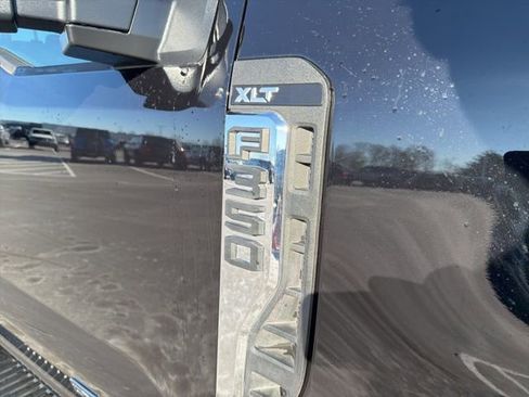 Used 2025 Ford F350 XLT image 4