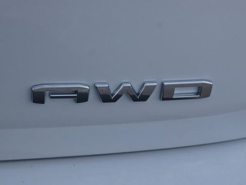 Used 2024 GMC Terrain SLE image 17