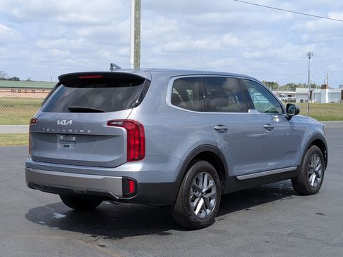 Used 2025 Kia Telluride LX image 3