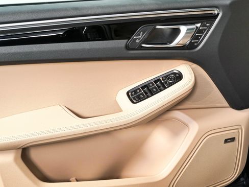New 2026 Porsche Macan AWD/4WD image 6