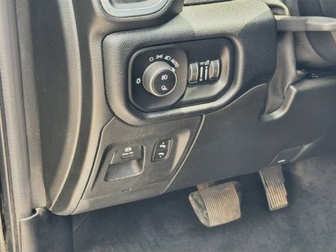 Used 2019 RAM 1500 Laramie AWD/4WD image 10