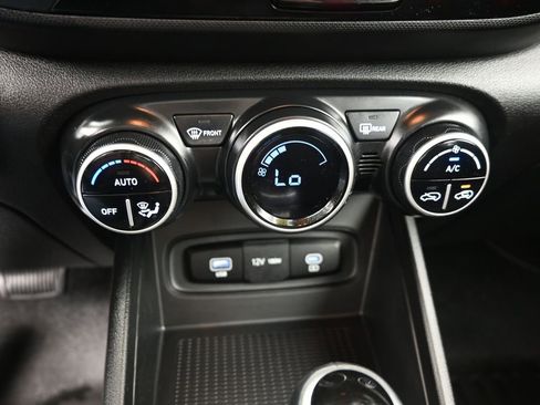 Certified 2024 Hyundai Venue SEL image 17