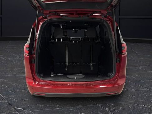 New 2026 Chrysler Pacifica Select image 14