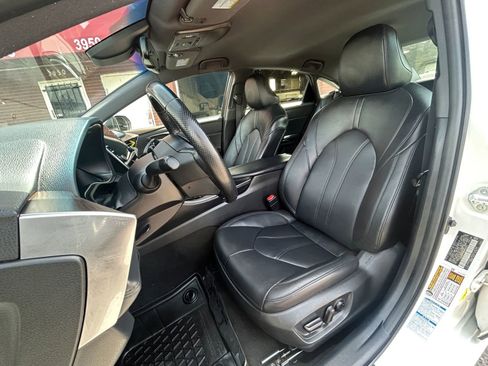 Used 2021 Toyota Avalon XLE image 11