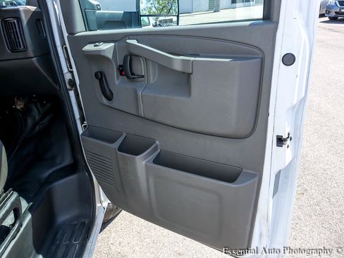 Used 2019 GMC Savana 3500 Extended w/ Driver Convenience Package image 19