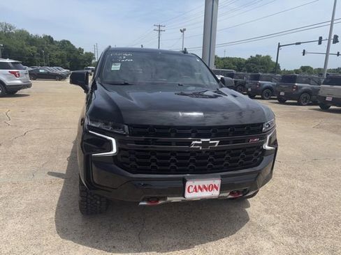 Used 2023 Chevrolet Tahoe Z71 w/ Luxury Package AWD/4WD image 4