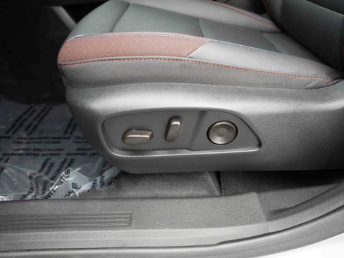Used 2026 Chevrolet Equinox RS w/ LPO, Floor Liner Package AWD/4WD image 12