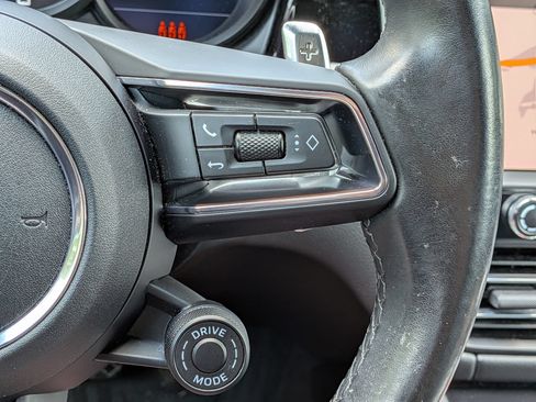 Certified 2022 Porsche Macan S AWD/4WD image 9