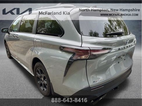 Used 2025 Toyota Sienna XLE Woodland Edition AWD/4WD image 8