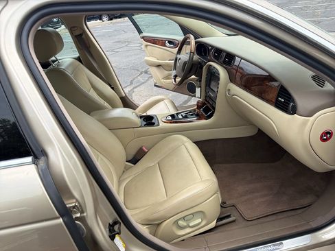 Used 2005 Jaguar XJ8 RWD image 42