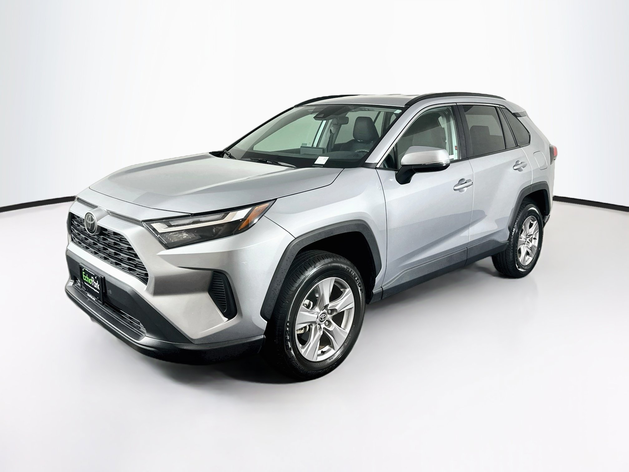 Used 2025 Toyota RAV4 XLE AWD/4WD image 3