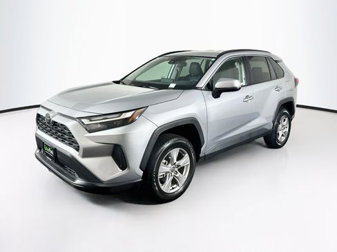 Used 2025 Toyota RAV4 XLE AWD/4WD image 3