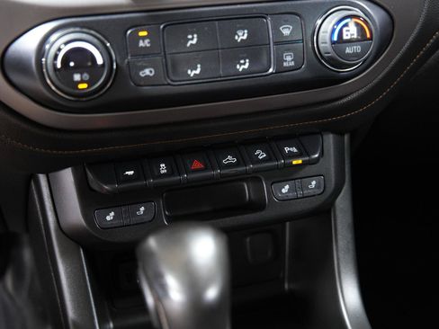 Used 2022 GMC Canyon AT4 AWD/4WD image 42