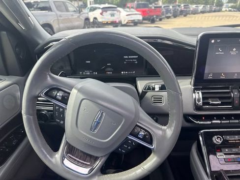 Used 2019 Lincoln Navigator Reserve AWD/4WD image 16