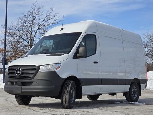 Used 2025 Mercedes-Benz Sprinter 2500 image 9