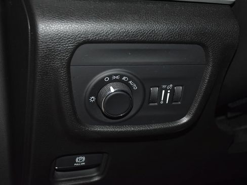 Used 2023 Jeep Grand Cherokee L Laredo AWD/4WD image 9