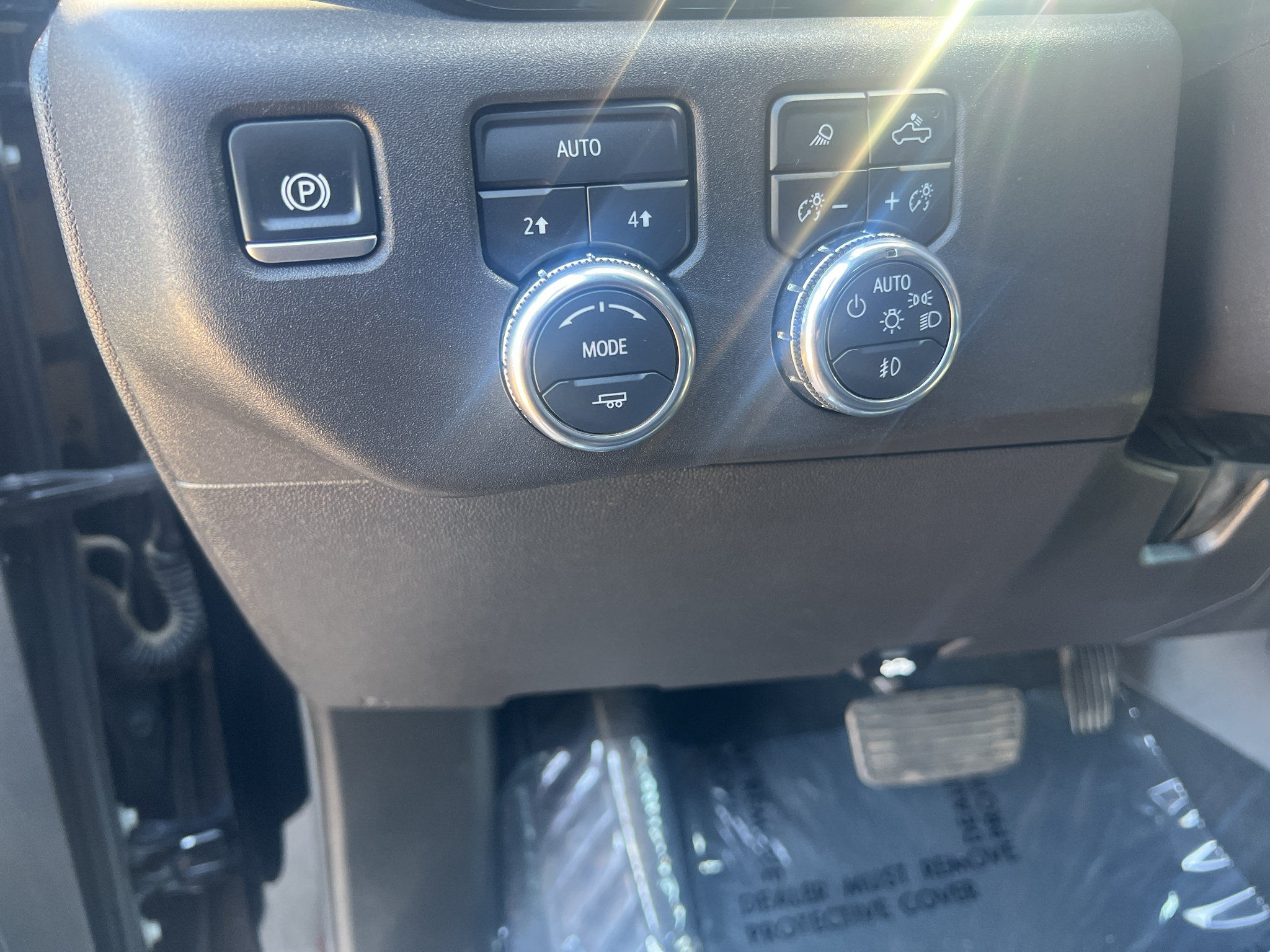 Used 2025 GMC Sierra 1500 SLT AWD/4WD image 14