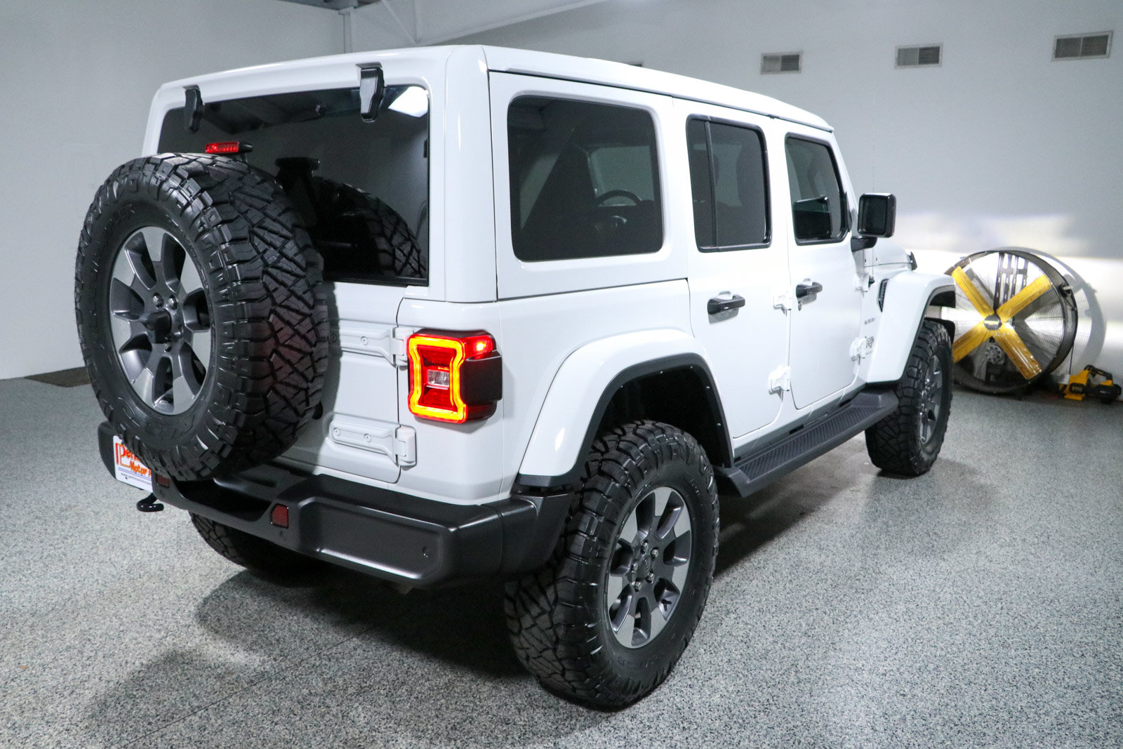 Used 2023 Jeep Wrangler Unlimited Sahara w/ LED Lighting Group AWD/4WD image 8