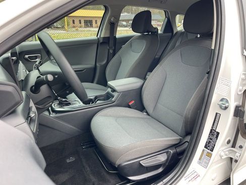 Used 2025 Kia K4 FWD image 18