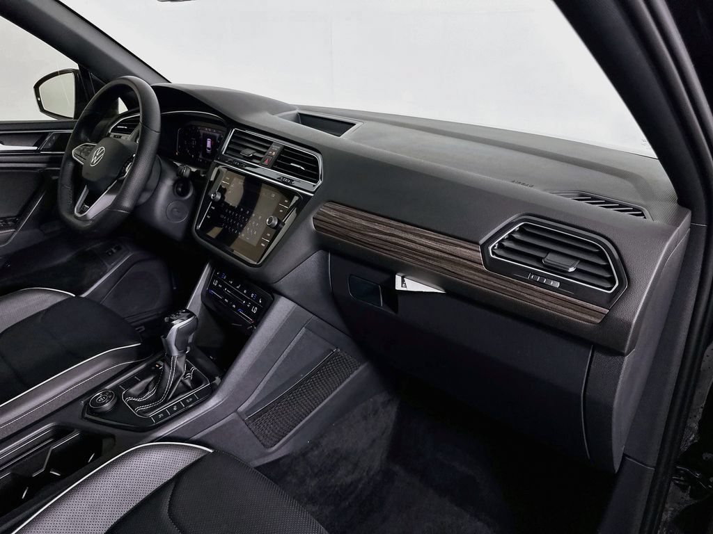 Used 2022 Volkswagen Tiguan SEL R-Line AWD/4WD image 29
