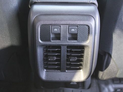 Used 2025 Ford Bronco Badlands image 17