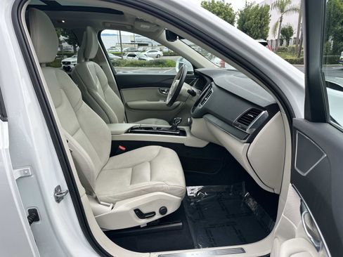 Used 2020 Volvo XC90 T6 Momentum image 24