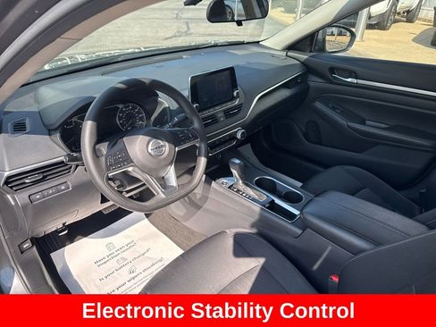 Used 2022 Nissan Altima 2.5 SV FWD image 13