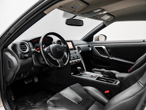 Used 2009 Nissan GT-R Premium image 40