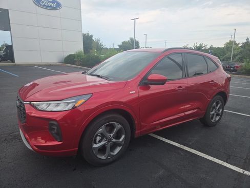 Used 2024 Ford Escape ST-Line Select w/ Tech Pack #1 AWD/4WD image 3