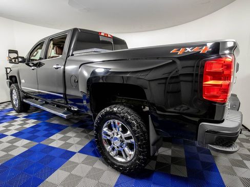 Used 2018 Chevrolet Silverado 2500 High Country w/ Duramax Plus Package AWD/4WD image 8