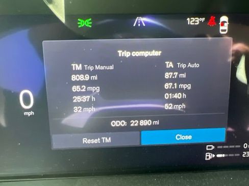 Used 2025 Volvo XC60 T8 Ultra AWD/4WD image 9