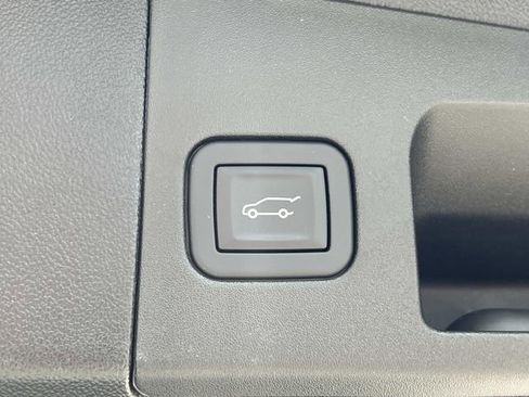 Certified 2025 Cadillac XT5 Premium Luxury w/ Technology Package AWD/4WD image 12