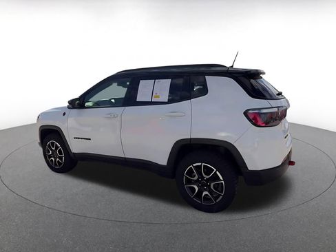 Used 2025 Jeep Compass Trailhawk image 10