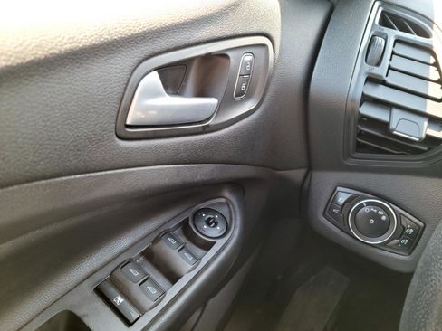 Used 2018 Ford Escape SE w/ SE Sync 3 Package AWD/4WD image 12