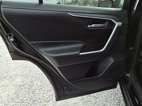 Used 2020 Toyota RAV4 XLE image 24