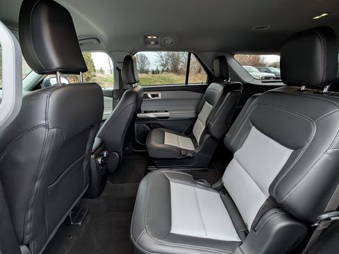 Used 2023 Ford Explorer XLT w/ Equipment Group 202A image 28