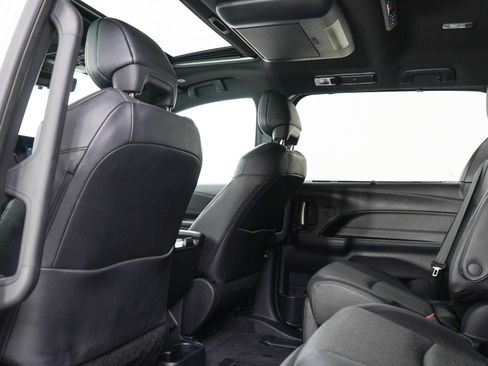 Used 2025 Toyota Sienna Limited AWD/4WD image 20