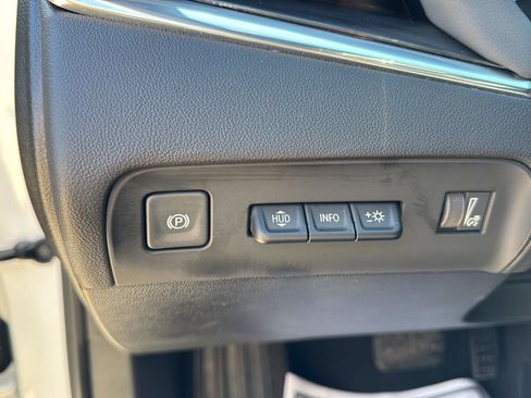 Used 2024 Buick Enclave Premium image 16